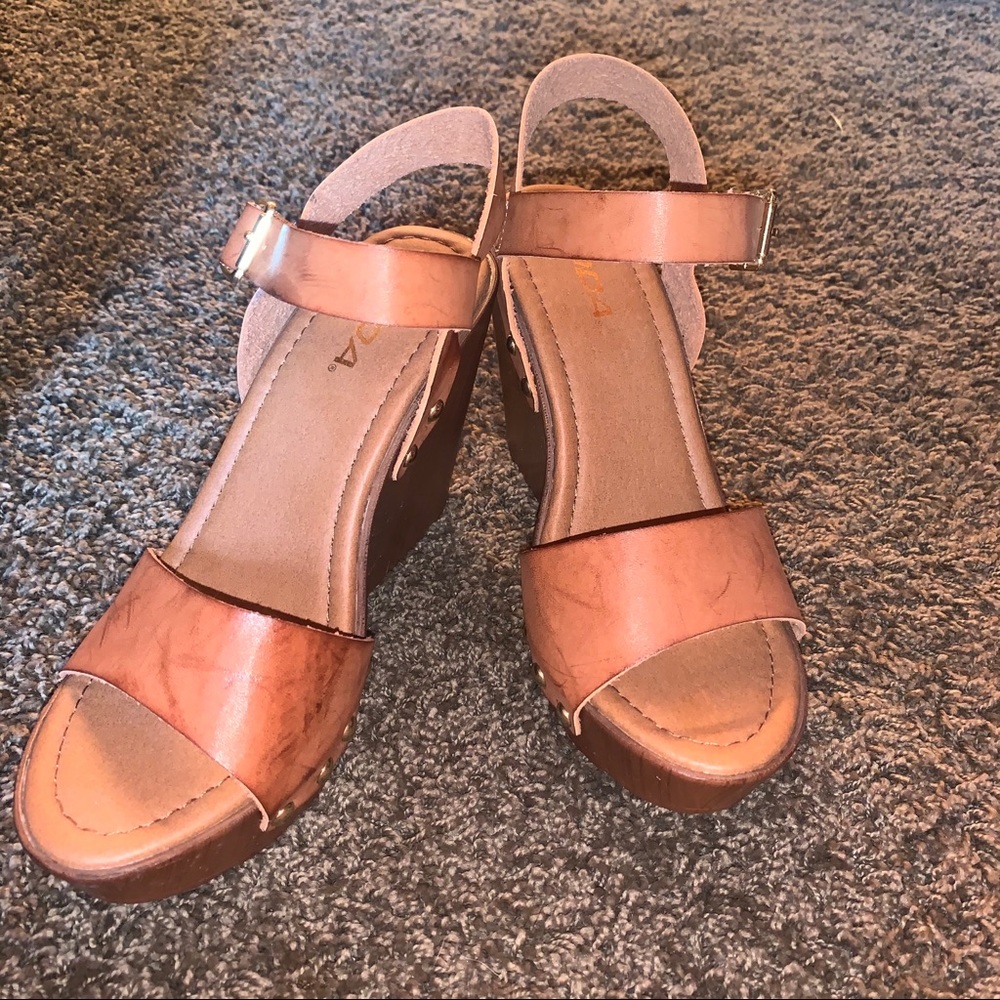 copper closet - brown wedges - nwt - size 7